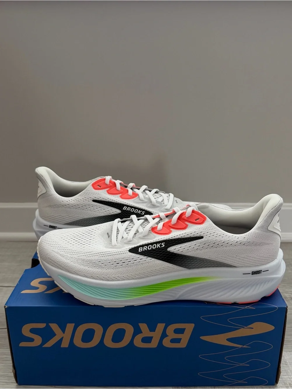 Brooks Ghost 17 “White/Pink Clay/Gecko”